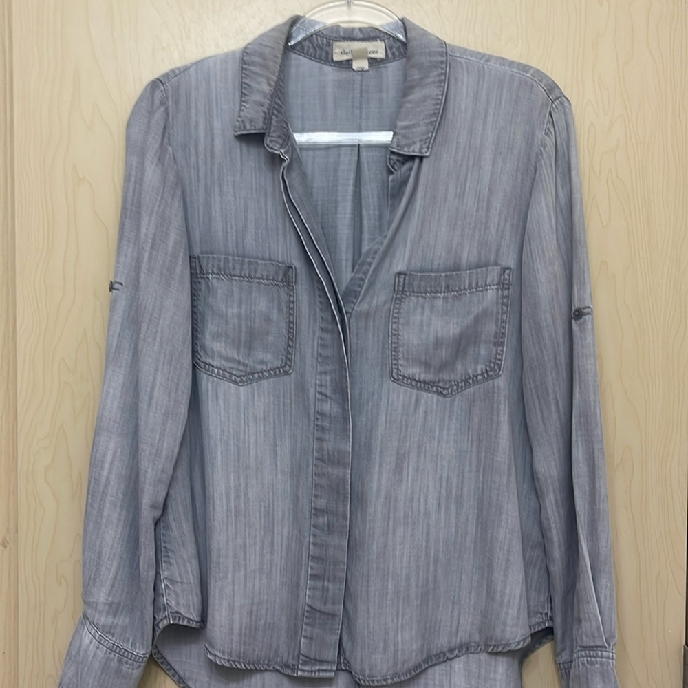 Cloth and stone Gray denim hi lo split back button down top